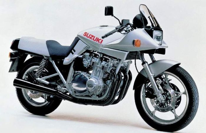 Tampilan standard Suzuki GSX 1100S Katana