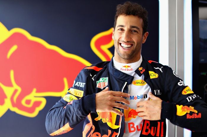 Daniel Ricciardo kabarnya akan meninggalkan tim Red Bull dan bergabung ke Renault tahun depan