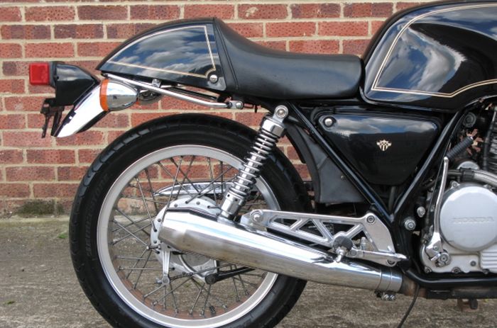 Tampilan bodi belakang Honda GB500TT Clubman Tourist Trophy