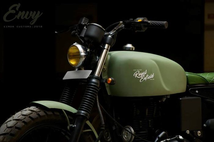 Royal Enfield Classic 350 caf&eacute; racer &ldquo;Envy&rdquo; garapan Eimor Customs