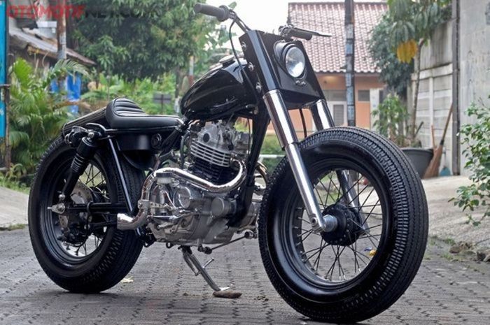 Suzuki Thunder 250 custom Japanese bobber besutan Ghazali Mantoro