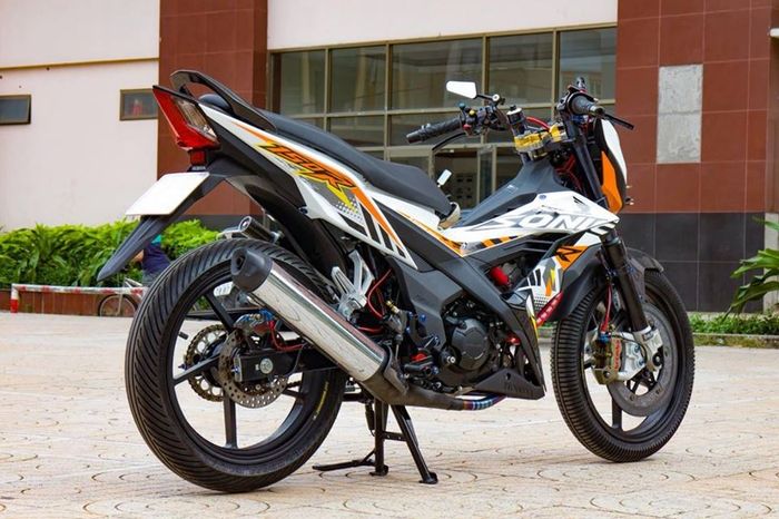 Sangar banget deh pokoknya modifikasi Honda Sonic ini