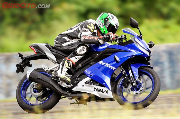 Yamaha R15 punya tenaga yang kuat di putaran atas