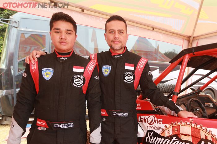 Ijeck (kanan) menurunkan darah balap ke anaknya, Arji (kiri)