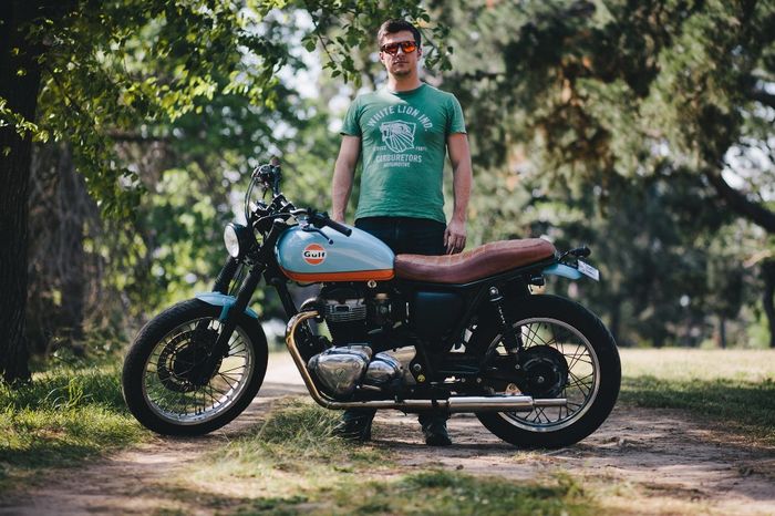 Kawasaki W650 kustom tracker bikinan Vlad, dilansir oleh www.throttleroll.com