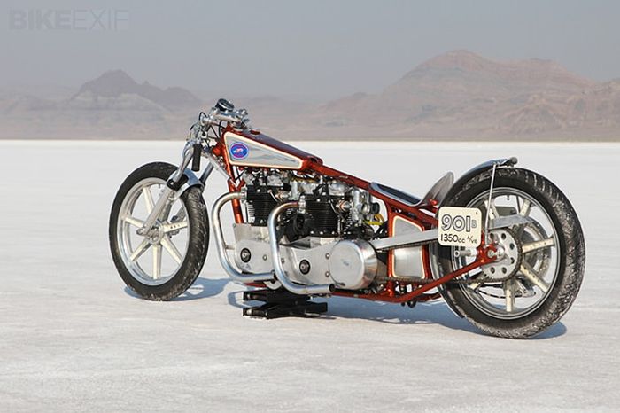 Motor drag dua mesin yang menggunakan mesin Triumph Atlas tahun 1955 milik Tyler Malinky (Lowbrow Customs), dilansir oleh Bikeexif.com