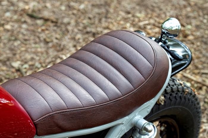 Suzuki GN250 custom tracker dari Inglorious Motorcycles, dilansir oleh Thebikeshed.cc