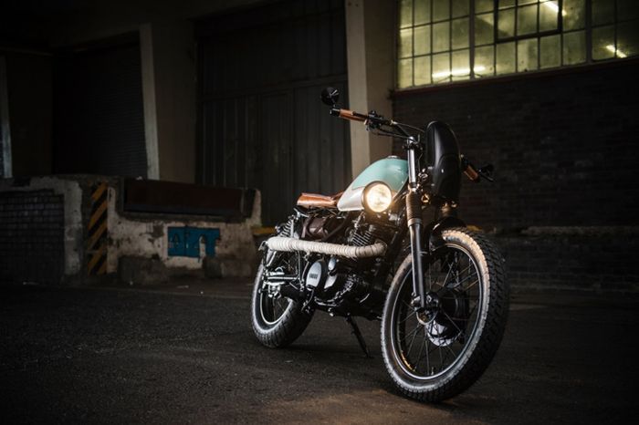 Yamaha SR250 custom brat style dari Greasers Garage, dilansir oleh Bikebound.com