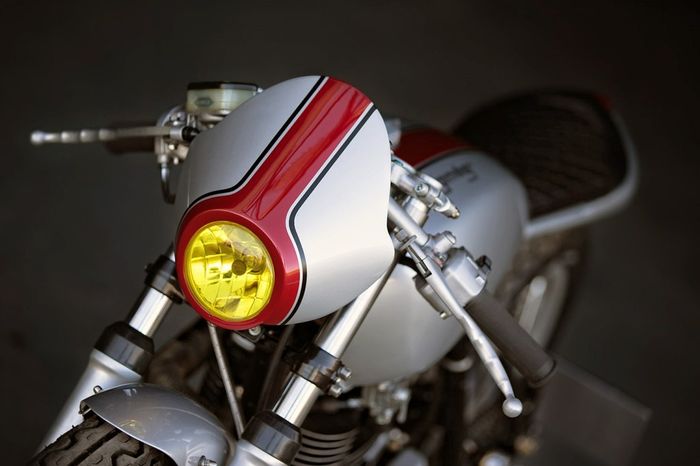 Yamaha SR500 custom cafe racer &ldquo;The Lightning&rdquo; bikinan Old Empire Motorcycles, dilansir oleh Thebikeshed.cc