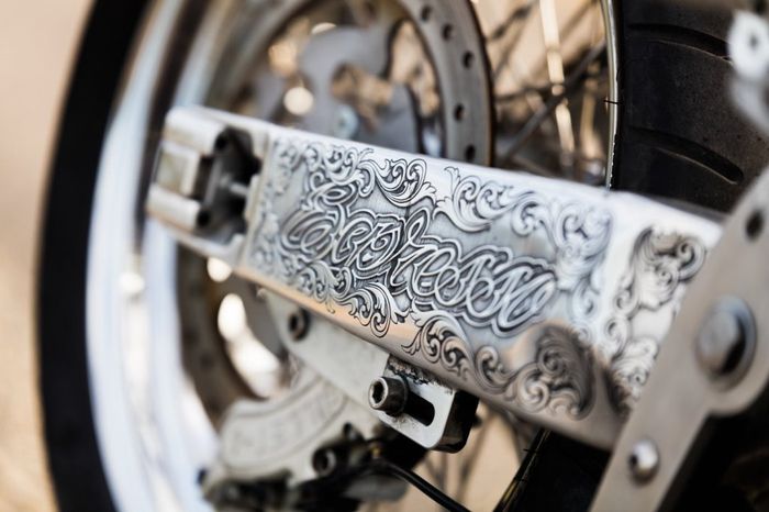 Harley-Davidson 1430 softail springer custom cafe racer dari EMD