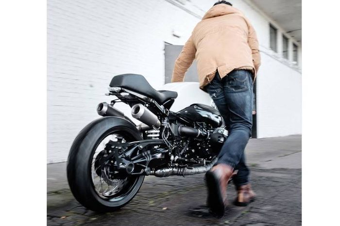 BMW R NineT &ldquo;Ghost Dog&rdquo; custom cafe racer dari Smokin&rsquo; Motorcycles