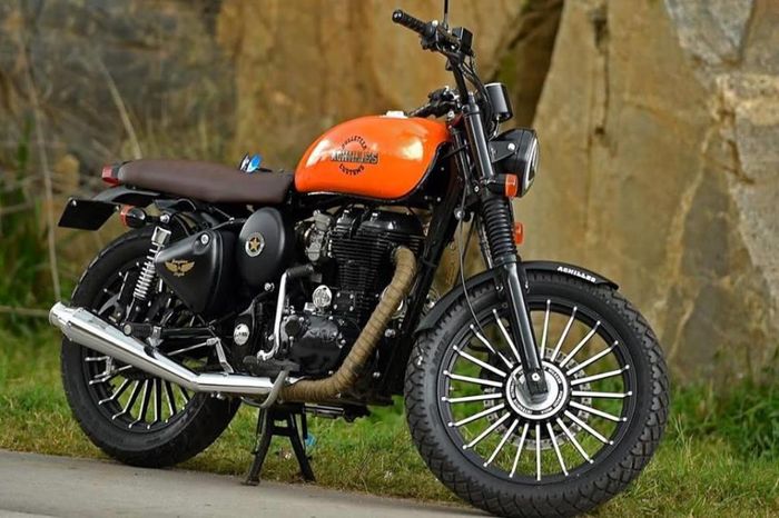 Royal Enfield custom brat-scrambler dari Bulleteer Customs