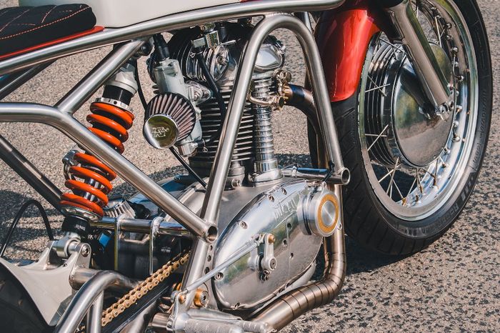 Lekuk rangkanya bikin penasaran dia dapet ide dari mana ya