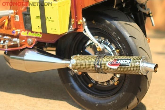 Perut knalpot BS Exhaust dikombinasi silencer Ai-Tech carbon untuk Ninja 150 terpasang rapi