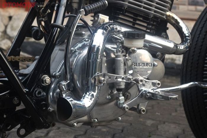 Enggak cuma bore-up, mesin juga dikasihbentuk knalpot yang elegan