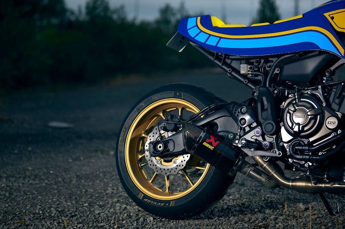 rangka dan kaki-kaki masih memakai bawaan asli Yamaha XSR700