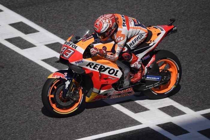 Marc Marquez terceoat saat menjalani kualifikasi pertama (Q1) di MotoGP Thailand