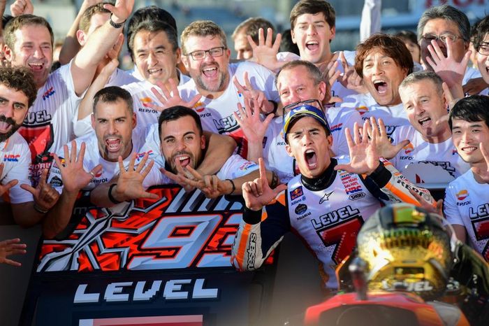 Marc Marquez dan tim Repsol Honda selebrasi gelar juara dunia MotoGP 2018
