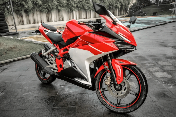 Sayang knalpot sama bannya masih standar V-Ixion