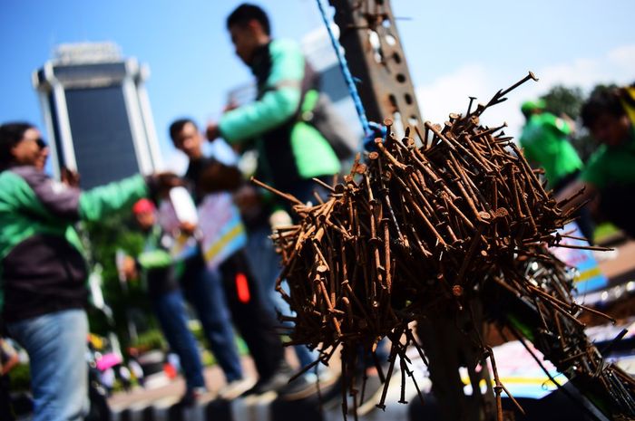 Kepolisian Menggelar Menemukan Banyak Kawasan Yang Tersebar Ranjau Paku