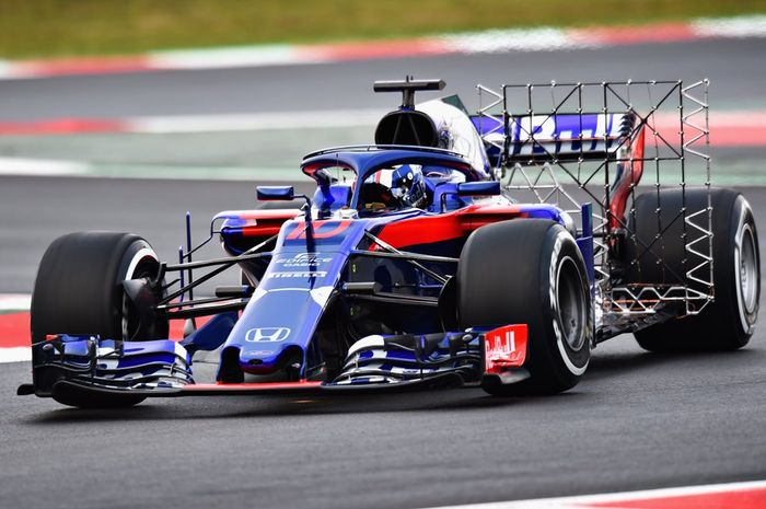 Pierre Gasly saat tes pramusim di Barcelona. Tim Toro Rosso mulai musim 2018 menggunakan power unit Honda