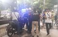 Pengendara Motor Ini Terlibat Adu Mulut Saat Memaksa Masuk ke GBK