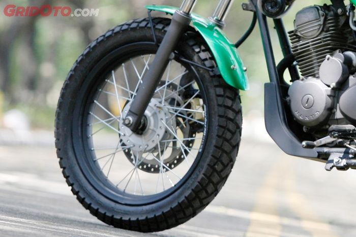 Honda Tiger modif tracker bikinan dari Diens Bike milik Eko Purwanto