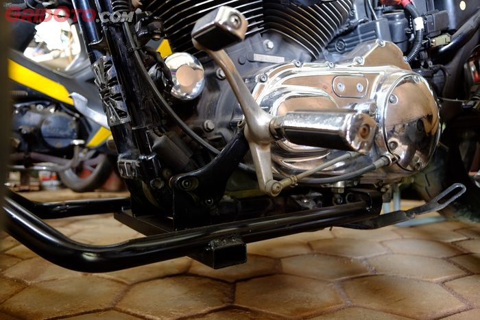 Sambungan rangka roda dua dengan rangka utama H-D Sportster