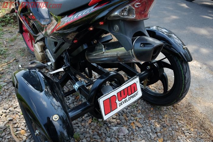 Sistem diferensial pada penggerak roda belakang trike bikinan RWIN Development