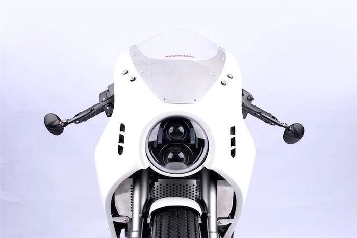 Fairing CBR250RR ini diganti dengan model half-fairing