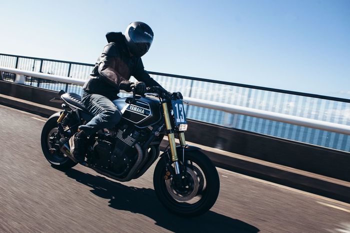 Yamaha XJR kustom tracker dari RB Racing, dilansir oleh www.throttleroll.com