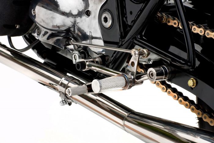 Kawasaki W650 kustom cafe racer dari Deus Ex Machina California, dilansir oleh www.returnofthecaferacers.com