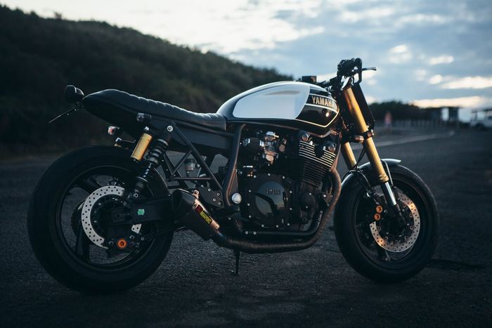 Yamaha XJR kustom tracker dari RB Racing, dilansir oleh www.throttleroll.com