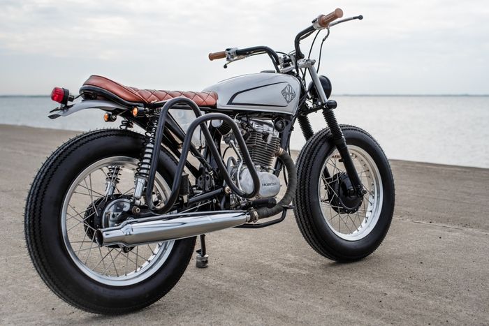 Honda TMX155 custom brat style dari Revolt Cycles, dilansir oleh Bikebound.com