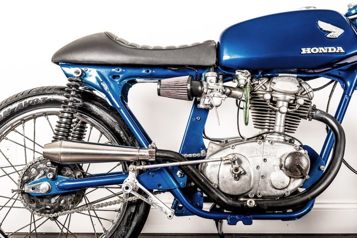 &ldquo;Honcati&rdquo; (Ducati 160 Monza Junior dan Honda CB175) custom cafe racer bikinan Kinesis Moto, dilansir oleh Pipeburn.com