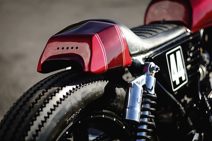 Yamaha RD400 custom cafe racer dari Lucky Customs, dilansir oleh Pipeburn.com