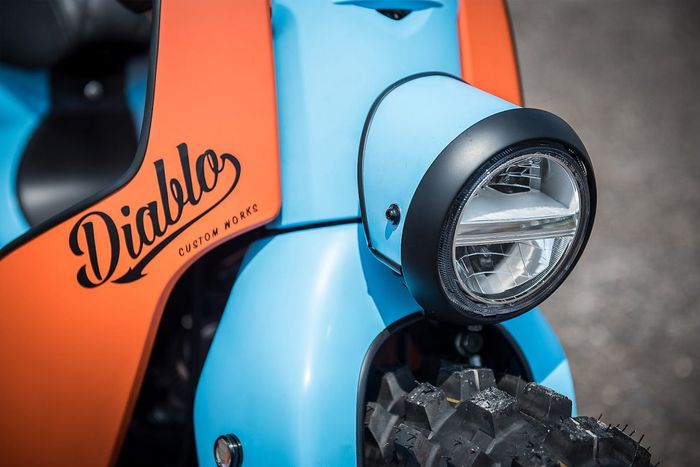 Lampu depan Honda Super Cub dipindah ke dekat ban