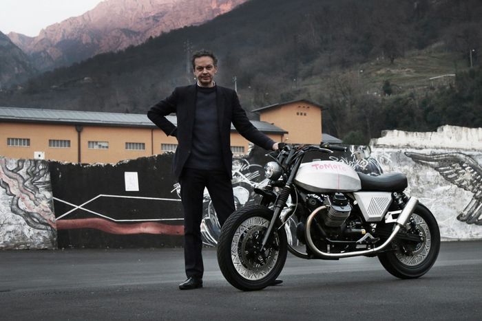 Moto Guzzi V7 &ldquo;Tomoto&rdquo; Karya desainer Tom Dixon dan Stefano Venier