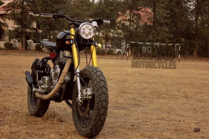 Royal Enfield Bullet iron cast engine custom scrambler dari Nomad Motorcycles