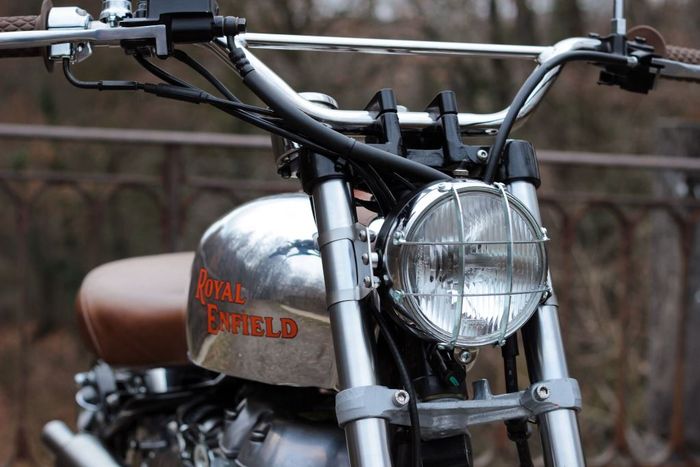 Royal Enfield Classic 500 custom scrambler dari BAAK Motorcycles