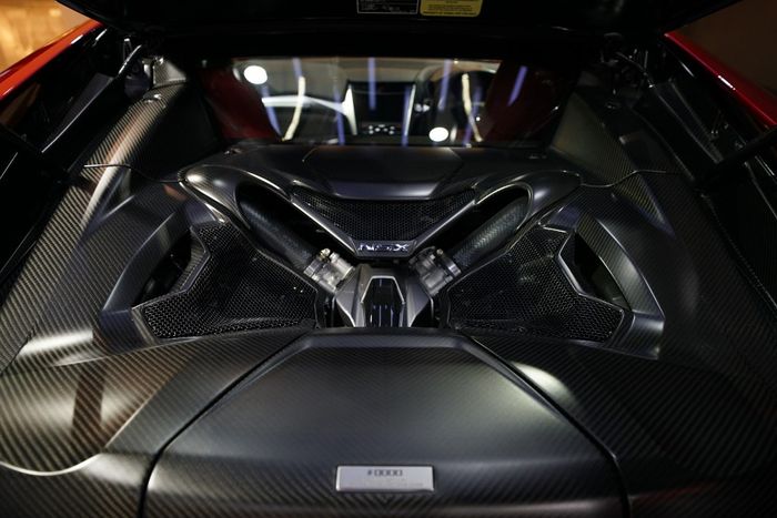 Mid engine sports car seperti Honda NSX punya layout mesin yang berada di tengah-tengah mobil