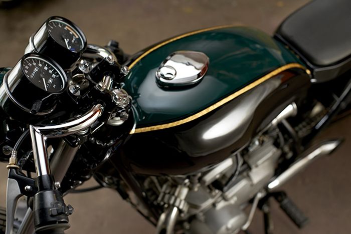 Kawasaki KZ400 custom cafe racer dari Vast Moto