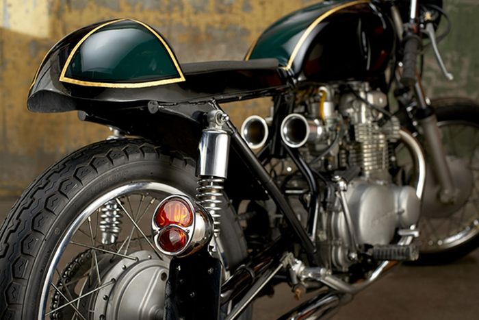Kawasaki KZ400 custom cafe racer dari Vast Moto