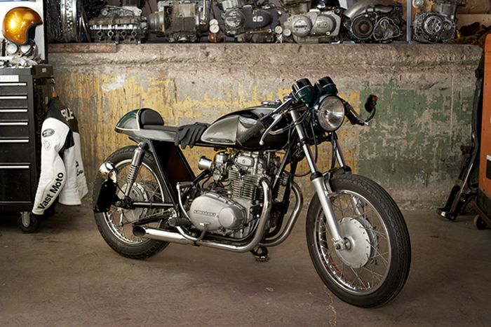 Kawasaki KZ400 custom cafe racer dari Vast Moto