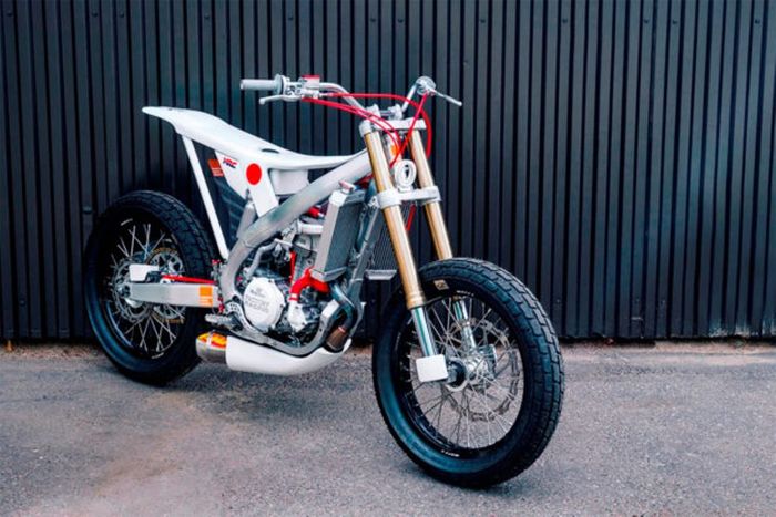 Honda CRF450 custom ultimate street tracker dari Marcus Moto Design