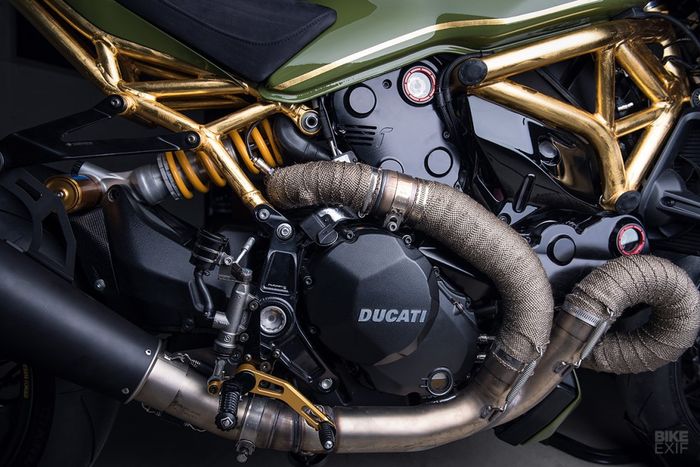 Ducati Monster 1200 R dengan rangka berlapis emas dari Diamond Atelier