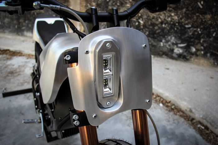 Zero XU custom street tracker besutan Colt Wrangler Motorcycles