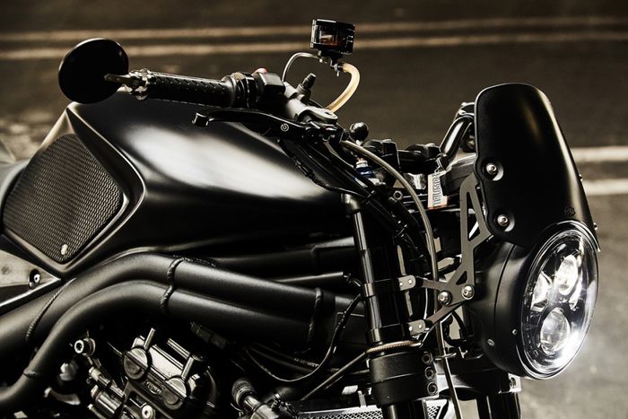 Kelir matt black biar Triumph Speed Triple tampil rendah hati