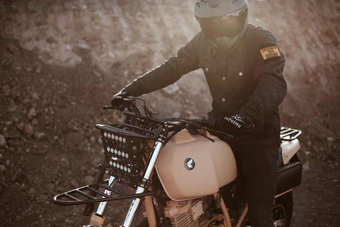 Tampilan depan Honda XL600R 