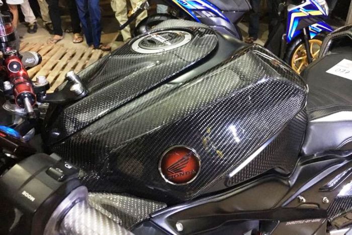 Honda CBR250RR makin terlihat sporty gara-gara aksen serat karbon